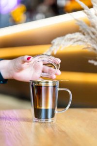 Vialli Design - Amo szklanka z podwójną ścianką ze stalowym zaparzaczem 300ml 6