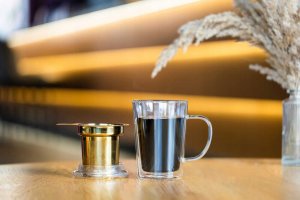 Vialli Design - Amo szklanka z podwójną ścianką ze stalowym zaparzaczem 300ml 10