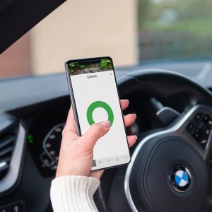 Yale Inteligentny sterownik do bram 1x Smart Opener , 1x Door Position Sensor, 2x Dodatkowy kabel, 2x Taśma instalacyjna 2