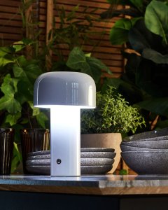 Lampa stołowa Beliani Bezprzewodowa lampa stołowa LED BESOS Ze ściemniaczem Metal Biały 2