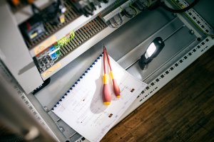 TORCH PORTABL 250LM 5700K IP20 IK07 USBC 8