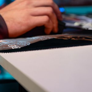 PODKŁADKA POD KLAWIATURĘ Biała Dama 30x30 TILT Dla gracza Antypoślizgowa 5