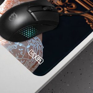 PODKŁADKA POD KLAWIATURĘ Biała Dama 30x30 TILT Dla gracza Antypoślizgowa 7