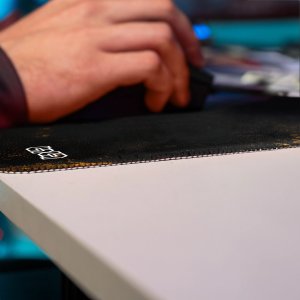 DUŻA PODKŁADKA POD MYSZKĘ Pozłacana Ściana 30x30 TILT Duża Antypoślizgowa 5