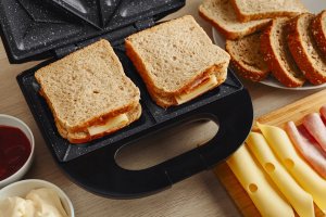 Opiekacz Eldom Opiekacz Do Kanapek Tostów Sandwich 750W Nieprzywierająca Powłoka Granitowa 10