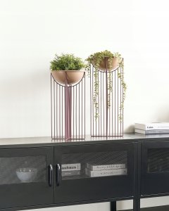 Beliani Zestaw 2 doniczek na nóżkach FICARIA Metal 22 cm Różowy 4