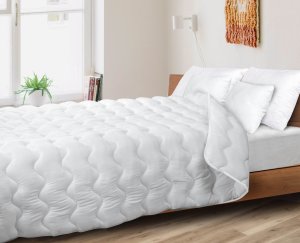 Kołdra 155x220 cm całoroczna antyalergiczna mikrofibra silikon 3