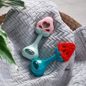 BabyOno 499/03 GRYZAK Z GRZECHOTKĄ EDUKACYJNY STRAWBERRY 11