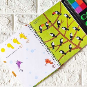 Książka aktywizująca do malowania stemplami stemple zwierzęta 6 farb K-1 10