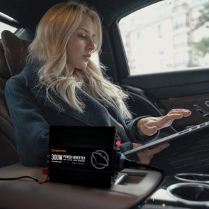 Przetwornica samochodowa 12V/24V na 230V 300/600W Manta MPI300M 4