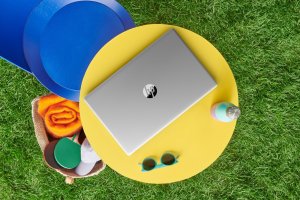 Laptop HP 17-cp3055cl / 9X495UA / AMD Ryzen 5 / 32GB / SSD 1TB / Radeon / HD+ / Dotyk / Win 11 Pro / Srebrny 10