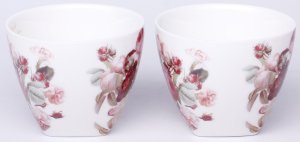 Gustowny komplet dwóch filiżanek z podstawkami w Kartoniku 4