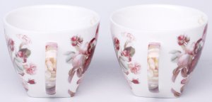 Gustowny komplet dwóch filiżanek z podstawkami w Kartoniku 8