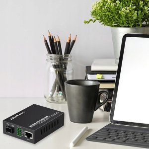 Switch niezarządzalny Qoltec Dwukierunkowy Media Konwerter 1x RJ45 1x SFP | 1000Mb/s | 5V 3
