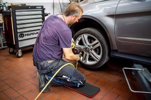 MATA WARSZTATOWA PODKŁADKA POD KOLANA SIEDZISKO LEŻANKA KLĘCZNIK MAPOWER 6