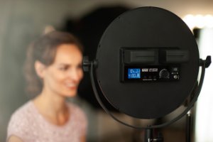 Zestaw Newell lampa LED Air Artha i statyw oświetleniowy Talos 13