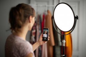 Zestaw Newell lampa LED Air Artha i statyw oświetleniowy Talos 14