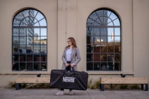 Zestaw Newell lampa LED Air Artha i statyw oświetleniowy Talos 8