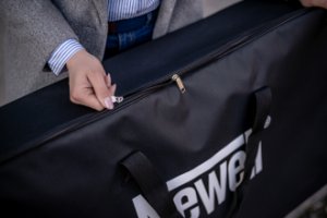 Zestaw Newell lampa LED Air Artha i statyw oświetleniowy Talos 9