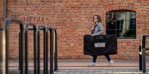 Zestaw Newell lampa LED Air Artha XL i statyw oświetleniowy Talos 8