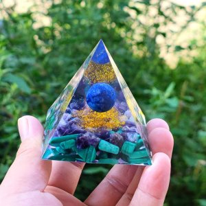 Piramida ORGONIT +LED Lampka PODSTAWA 5cm KRYSZTAŁ KAMIENIE AMULET 5cm HX21 4