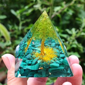 Piramida ORGONIT +LED Lampka PODSTAWA 5cm KRYSZTAŁ KAMIENIE AMULET 5cm HX12 4