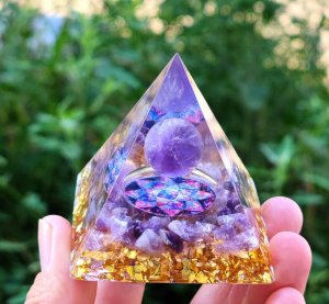 Piramida ORGONIT +LED Lampka PODSTAWA 5cm KRYSZTAŁ KAMIENIE AMULET 5cm HX04 4