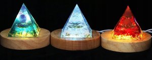 Piramida ORGONIT +LED Lampka PODSTAWA 5cm KRYSZTAŁ KAMIENIE AMULET 5cm HX04 7