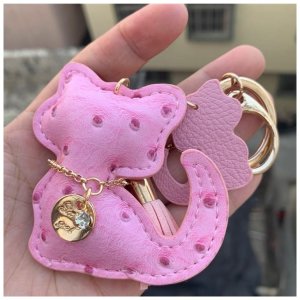 Brelok do kluczy skórzany KOTEK różowy, frędzle BRL358 4