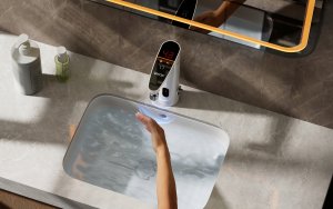 Przepływowy podgrzewacz wody łazienkowy pionowy, automatyczny, wyświetlacz, biały VA0320 VAYOX 2