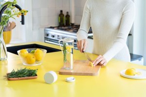 BRABANTIA Make &amp; Take water bottle with strainer light grey 202421 4