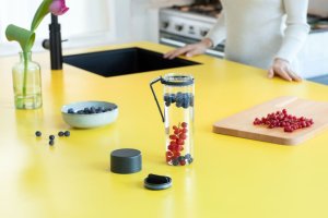 BRABANTIA Make &amp; Take water bottle with strainer dark grey 148842 4