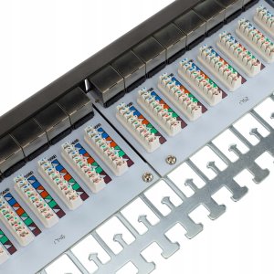 Patch panel RACK 19 kat.6A 24p FTP z półką 1U czarny 6