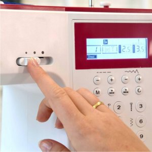 Bernette Sew&GO 8 komputerowa maszyna do szycia z 197 programami NOWA 4