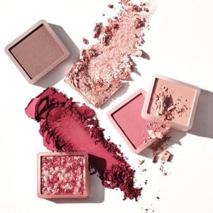 CATRICE_Tiny Treasures Eyeshadow Palette paleta cieni do powiek 020 Wild Berry 4,2g 10