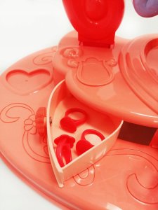 Toaletka dla dziewczynki szufladki lustro butelki 6