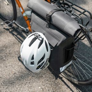 Sakwa rowerowa Rockbros z funkcją plecaka, wodoodporna, z zaczepem na kask 18l - czarna 5