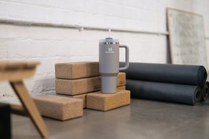 Tumbler Stanley Quencher H2.0 Flowstate Ash  1.2 l 3