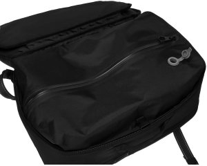 Czarny plecak podróżny z komorą próżniową i portem USB - Peterson NoSize 15