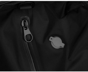 Czarny plecak podróżny z komorą próżniową i portem USB - Peterson NoSize 19