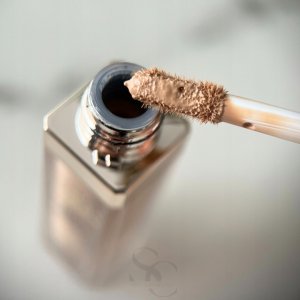 Estee Lauder CLARESA_Natural Skin Serum Concealer korektor-serum 1N Light Neutral 7ml 3