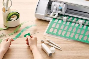 Ploter tnący Silhouette Cameo 5 w kolorze białym 2