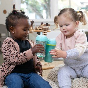 CHICCO-694115-KUBEK NIEKAPEK Z USTNIKIEM  W KSZTAŁCIE S 10