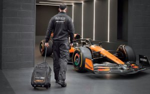 Dewalt Plecak narzędziowy McLaren DWST60101-9 8