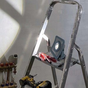 Lampa robocza LED 2000 lm akumulatorowa SCANGRIP NOVA R forLIFE 03.6201 11