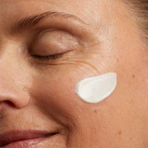 Clarins Nutri-Lumiere SPF 15 Rewitalizujący krem przeciw przebarwieniom 50ml 5