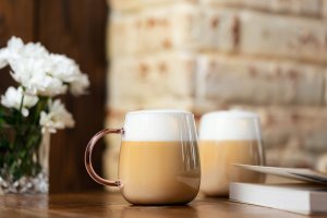 Vialli Design - Bolla zestaw dwóch szklanek z różowym uchem 400ml 5