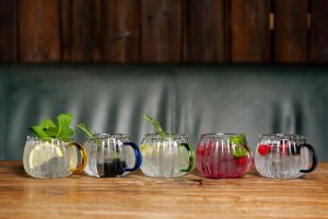 Vialli Design - Tulip zestaw dwóch szklanek z żółtym uchem 350ml 11