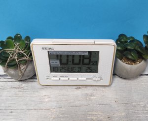 Budzik Seiko QHL096W z termometrem 12 x 9 cm . 3