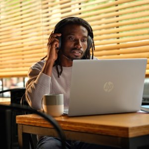 Laptop HP Pavilion 16-ag0009na / A2SC4EA / AMD Ryzen 5 / 8GB / SSD 512GB / AMD Radeon / WUXGA / Dotyk / Win 11 / Niebieski 11